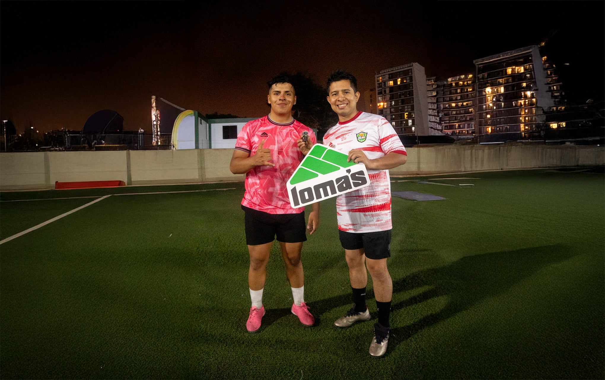 Fútbol, Amistad y Espectáculo: Un Partido Inolvidable Entre Amigos